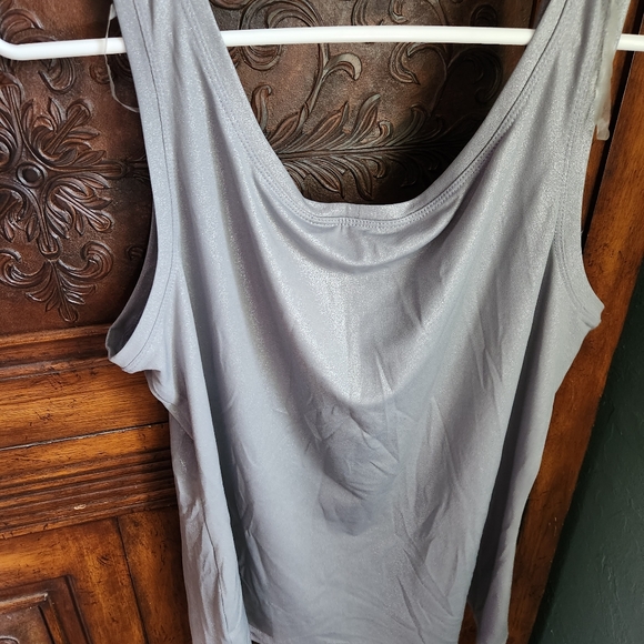 Slim factor shiny tank top - Picture 3 of 3